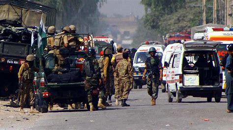 Pakistan'da militanların saldırısında 10 polis öldü - Son Dakika Haberleri